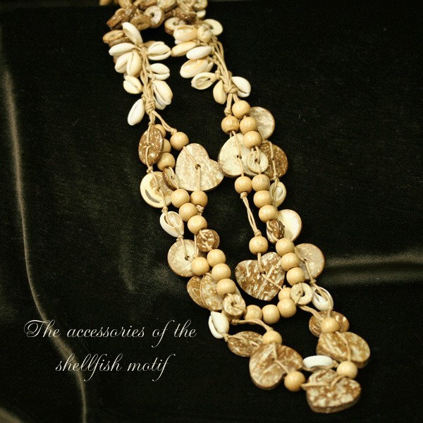 【チュニック/ワンピの必須アイテム♪】ハンドメイド★ハートーモチーフがポイント！ウッドビーズのロングネックレス＜4色