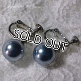 【日本製】大珠10mm★貝パールイヤリング 黒 ケース付（フォーマル 冠婚葬祭 卒業式 入学式 結婚式）