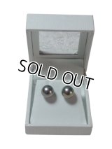 【日本製】【８ミリ玉】最高級本貝パール18金POSTピアス 黒 ケース付き（冠婚葬祭 卒業式 入学式 パーティ 結婚式）