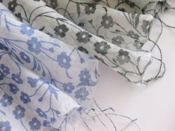 画像3: 【薄手ストール】艶やかな光沢がきれい♪シルク・レーヨン素材小花柄ストール 2色(紫外線対策 UV対策 日除け 冷房対策)