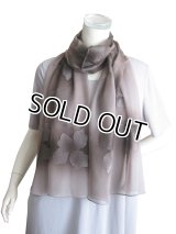 【薄手ストール】さりげなくゴージャス！花刺繍入りシルク100％ストール（紫外線対策 UV対策 日除け 冷房対策）