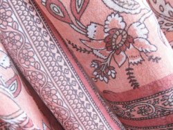 画像4: 【薄手ストール】雰囲気あるシックな花柄♪ビスコース100%大判ガーゼ風ストール(紫外線対策 UV対策 日除け 冷房対策)