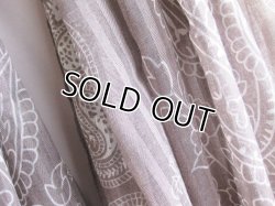 画像3: 【薄手大判ストール】 通年OK♪ふんわり柔らか。ペイズリー柄ストール モカグレー