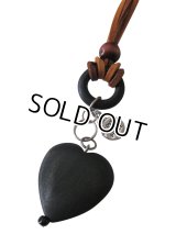 【送料無料】【レザーネックレス】◆flower storm◆ ウッド素材とメッセージチャームのレザーネックレス （革紐ロングネックレス メンズ/レディース）