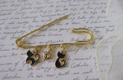 画像5: 【送料無料】【ストールピン/ブローチ】◆flower storm◆二匹の黒猫と小さなハートのピンブローチ (キルトピン メンズ/レディースアクセサリー)