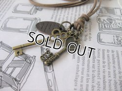 画像4: 【送料無料】【レザーネックレス】◆flower storm◆ 二つの鍵とメッセージプレートのレザーネックレス（ラッキーチャーム 革紐ロングネックレス メンズ/レディース）