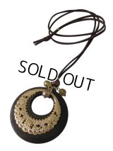 【送料無料】【レザーネックレス】◆flower storm◆ 直径5.8cm 大きめウッド＆メタルリングの革紐ロングネックレス （アクセサリー/メンズ/レディース）