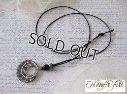 画像3: 【送料無料】【レザーネックレス】◆flower storm◆ 直径3.5cm シェル柄リングモチーフのクールな本牛革ネックレス（革紐ロングネックレス レディース/メンズ）