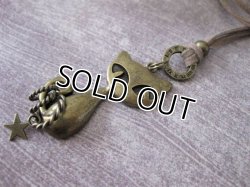 画像4: 【送料無料】【レザーネックレス】◆flower storm◆大きな目がラブリーな輪投げネコちゃん アンティークゴールド（アクセサリー/メンズ/レディース）