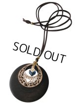 【送料無料】【レザーネックレス】◆flower storm◆ 直径5.8cm 大きめウッド＆カラーストーンの革紐ロングネックレス 2色（アクセサリー/レディース）