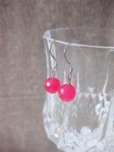 【送料無料】【ピアス】◆flower storm◆天然石チェリージェイドSV925ピアス ラウンド8mm多面カット（アクセサリー 翡翠 ヒスイ）