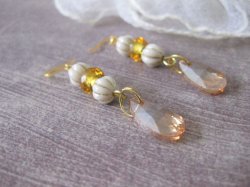 画像5: 【送料無料】【ピアス】◆flower storm◆杏色のドロップチャームとビーズが優しく輝く樹脂フックピアス (アクセサリー イヤリング アレルギー対応 )