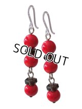 【送料無料】【ピアス】◆flower storm◆3月誕生石 天然石レッドコーラルとスモーキークォーツの樹脂フックピアス（赤珊瑚 サンゴ パワーストーン アレルギー対応 ）