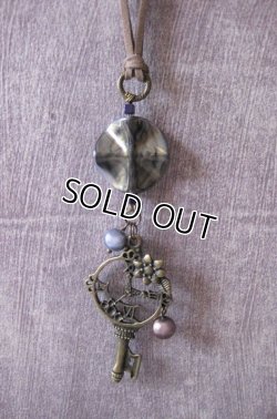 画像4: 【送料無料】【レザーネックレス】◆flower storm◆花時計レトロデザインの鍵とパール革紐ロングネックレス （アクセサリー キー パール ）