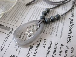 画像17: 【送料無料】【レザーネックレス】◆flower storm◆上質チャーム使いの大人シックな革紐ロングネックレス 2型（天然貝 ラインストーン 星 メンズ/レディース）