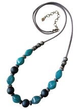 【送料無料】【レザーネックレス】◆flower storm◆ウッド＆艶アクリル 異素材ビーズ使い革紐セミロングネックレス ＜ピーコックグリーン＞（レトロ アクセサリーレディース）