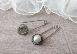 画像3: 【送料無料】【ストールピン/ブローチ】◆flower storm◆アンティークデザイン パール＆レース風縁取り55mm  （日本製 アクセサリー キルトピン カブトピン ）