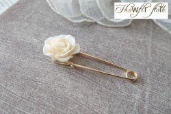 画像3: 【送料無料】【ストールピン/ブローチ】◆flower storm◆白い薔薇モチーフがエレガント 60mm (日本製 アクセサリー キルトピン カブトピン )