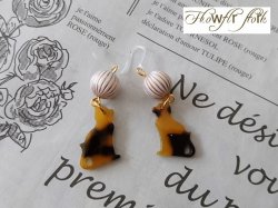 画像3: 【送料無料】【ピアス】◆flower storm◆猫と手まりの樹脂フックピアス（べっ甲柄 和柄 アレルギー対応）