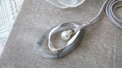 画像9: 【送料無料】【レザーネックレス】◆flower storm◆表情のある異素材上質パーツ使い 大人シックな革紐ロングネックレス 2色(マーブル柄 大理石柄 大粒パール )