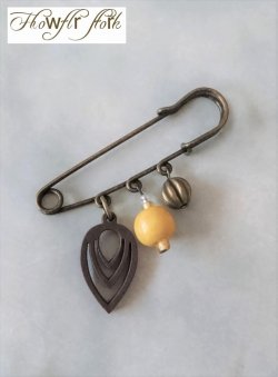 画像11: 【送料無料】【ストールピン/ブローチ】◆flower storm◆ 二つの木の実とリーフ  アンティークゴールド 65mm （日本製 アクセサリー キルトピン カブトピン 秋冬）