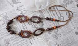 画像4: 【送料無料】【レザーネックレス】◆flower storm◆大ぶり ウッドチャーム＆ビーズ 木製パーツを連ねたオータムカラー革紐ロングネックレス（アクセサリー ボリューム オータムカラー 木製 レトロ モード 日本製）