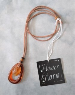 画像4: 【送料無料】【レザーネックレス】◆flower storm◆ アクリル素材オーバルパーツの艶感&ウッドのナチュラル感 (アクセサリー 楕円形 マーブル柄 大理石調 国産 日本製)