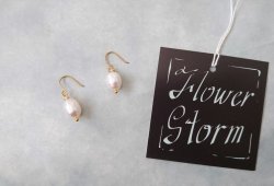 画像8:  【送料無料】【純チタンフック ピアス】◆flower storm◆大粒 淡水パール ＆ゴールドカラー発色チタン （アクセサリー 金属アレルギー対応 ）