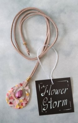 画像11: 【送料無料】【レザーネックレス】◆flower storm◆ しずく型チャーム&カラーパールの革紐ロングネックレス (アクセサリー/レディース/日本製)