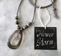 画像24: 【送料無料】【レザーネックレス】◆flower storm◆上質チャーム使いの大人シックな革紐ロングネックレス 2型（天然貝 ラインストーン 星 メンズ/レディース）