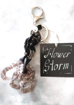 画像3: 【送料無料】【バッグチャーム/キーホルダー】◆flower storm◆アクリルチェーン&ガラスストーン Black×Gray バッグチャームチェーン付(バッグアクセサリー キーリング 日本製 ハンドメイド)
