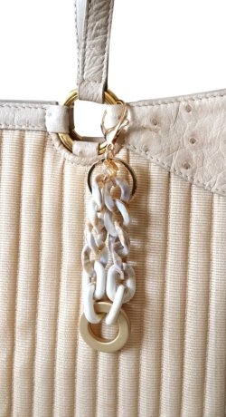 画像4: 【送料無料】【バッグチャーム/キーホルダー】◆flower storm◆アクリルチェーン＆ガラスストーン White×Gold バッグチャームチェーン付（バッグアクセサリー キーリング 日本製 ハンドメイド）