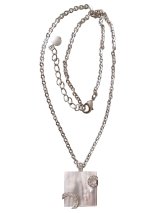 【送料無料】【白蝶貝 Mother of Pearl】マザーオブパール ラインストーン使いスクエアシェイプ ペンダントネックレス PSN