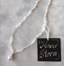 画像5: 【送料無料】◆flower storm◆長さ45cm~52cm アクリル樹脂＆ガラスビーズのピュアホワイト ショートネックレス 金属アレルギー対応  ( パール ステンレス アレルギー対応 TOHOビーズ アクセサリー 日本製 ）