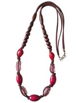 【送料無料】【レザーネックレス】◆flower storm◆長さ約74cm 大振り ウッドとアクリルビーズのロングネックレス ローズレッド（アクセサリー 木製 樹脂 日本製）