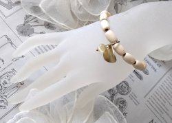 画像3: 【送料無料】◆flower storm◆数珠ブレス 軽さとカジュアル感が魅力 ウッドビーズとキャッツアイ、リーフチャームのブレスレット アイボリー（アクセサリー 腕輪 木製 猫目石 人工石 パワーストーン 葉っぱ 自然素材 日本製 メンズ レディース）