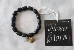 画像4: 【送料無料】◆flower storm◆数珠ブレス 軽さとカジュアル感が魅力 ウッドビーズとキャッツアイ、リーフチャームのブレスレット ブラック（アクセサリー 腕輪 木製 猫目石 人工石 パワーストーン 葉っぱ 自然素材 日本製 メンズ レディース）