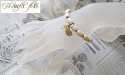 画像5: 【送料無料】◆flower storm◆数珠ブレス 軽さとカジュアル感が魅力 ウッドビーズとキャッツアイ、リーフチャームのブレスレット アイボリー（アクセサリー 腕輪 木製 猫目石 人工石 パワーストーン 葉っぱ 自然素材 日本製 メンズ レディース）