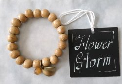 画像4: 【送料無料】◆flower storm◆数珠ブレス 軽さとカジュアル感が魅力 ウッドビーズとキャッツアイ、リーフチャームのブレスレット ペールカーキ（アクセサリー 腕輪 木製 猫目石 人工石 パワーストーン 葉っぱ 自然素材 日本製 メンズ レディース）