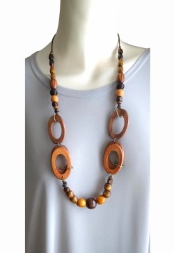 画像4: 【送料無料】【レザーネックレス】◆flower storm◆長さ約70~90cm 大ぶり ウッドチャーム＆3種の高品質ビーズ 木製パーツを連ねたナチュラルカラー革紐ロングネックレス（アクセサリー ボリューム MIYUKI TOHO 天然素材 日本製）