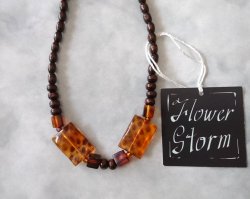 画像3: 【送料無料】◆flower storm◆長さ42cm 琥珀色のアクリルビーズ＆ウッドビーズのショートネックレス amber × brown 金属アレルギー対応 (アンバー ステンレス アクセサリー チョーカー 日本製 レディース）