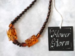 画像7: 【送料無料】◆flower storm◆長さ42cm 琥珀色のアクリルビーズ＆ウッドビーズのショートネックレス amber × brown 金属アレルギー対応 (アンバー ステンレス アクセサリー チョーカー 日本製 レディース）