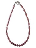 【送料無料】◆flower storm◆長さ42cm 天然白檀ウッドビーズ＆アクリル、ガラスビーズのショートネックレス モーヴ Mauve 金属アレルギー対応 (サンダルウッド 香木 天然 ステンレス TOHOビーズ アクセサリー チョーカー 日本製 メンズ レディース）