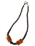 【送料無料】◆flower storm◆長さ42cm 琥珀色のアクリルビーズ＆ウッドビーズのショートネックレス amber × brown 金属アレルギー対応 (アンバー ステンレス アクセサリー チョーカー 日本製 レディース）