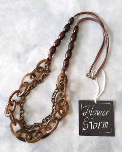 画像2: 【送料無料】◆flower storm◆長さ75cm 大ぶり こっくりブラウンの異素材ロングネックレス ウッド、アクリル、チェーン （アクセサリー 日本製 レディース） 