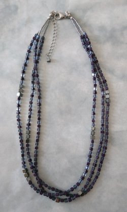 画像2: 【送料無料】◆flower storm◆長さ51~56cm 天然石ヘマタイトと3種のビーズの3連ネックレス  アジャスター付 ( パワーストーン  赤鉄鉱 アクリル TOHO 真鍮 ステンレス アクセサリー 日本製 ）