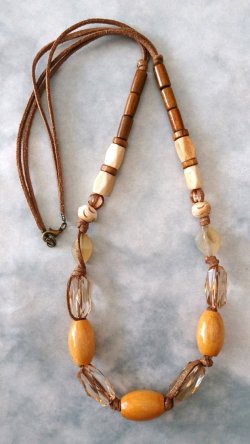 画像2: 【送料無料】◆flower storm◆長さ約72cm 大振り ウッドとアクリル、水牛ビーズの 革紐ロングネックレス ライトマスタード×ブラウン（アクセサリー レザーネックレス 木製 樹脂 バッファローホーン 天然素材 日本製）