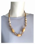 他の写真3: 【送料無料】◆flower storm◆長さ約55cm ウッドとアクリル、水牛ビーズの 革紐ネックレス ライトマスタード×ブラウン（アクセサリー レザーネックレス 木製 樹脂 バッファローホーン 天然素材 日本製）