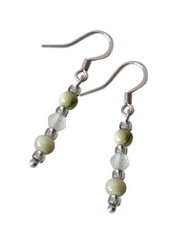 画像1: 【送料無料】◆flower storm◆ニュアンスカラーガラスビーズのステンレス製フックピアス モーヴ/セージ(アクセサリー サージカルステンレス  TOHOビーズ 日本製 ） 