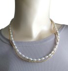 他の写真3: 【送料無料】◆flower storm◆長さ約46cm ホワイトパール＆ゴールドメタルパーツの２連ネックレス  (アクセサリー フェイクパール 真鍮ビーズ TOHOビーズ 日本製 レディース メンズ ）